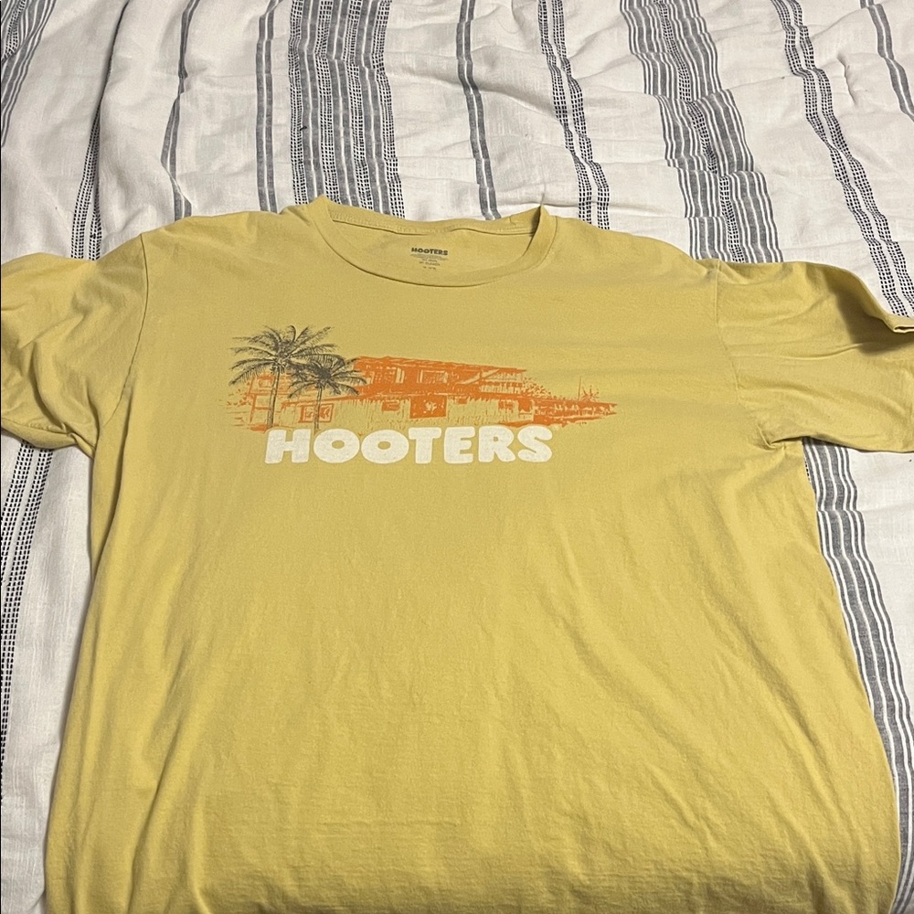 Hooters Yellow Short Sleeve Graphic Tee